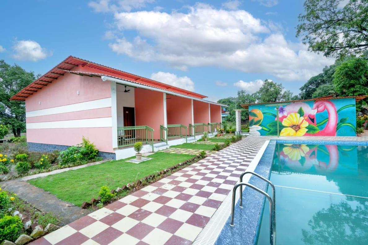 Hotel Mahalakshmi Agro Tourism Poinad Exterior foto