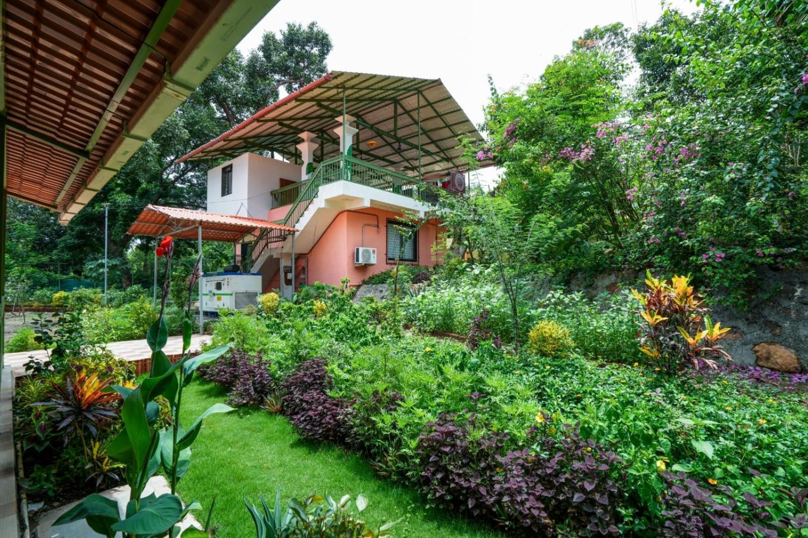 Hotel Mahalakshmi Agro Tourism Poinad Exterior foto