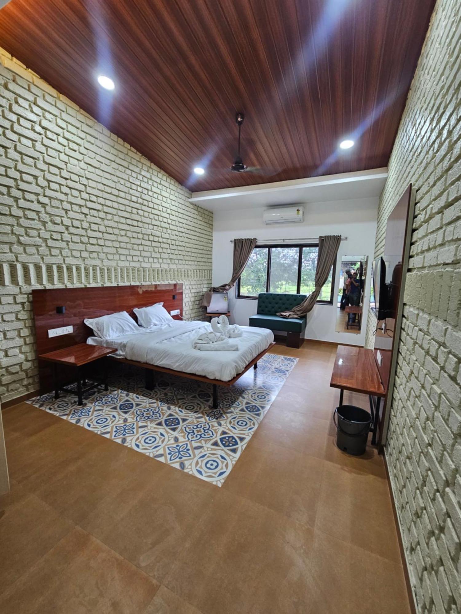 Hotel Mahalakshmi Agro Tourism Poinad Exterior foto