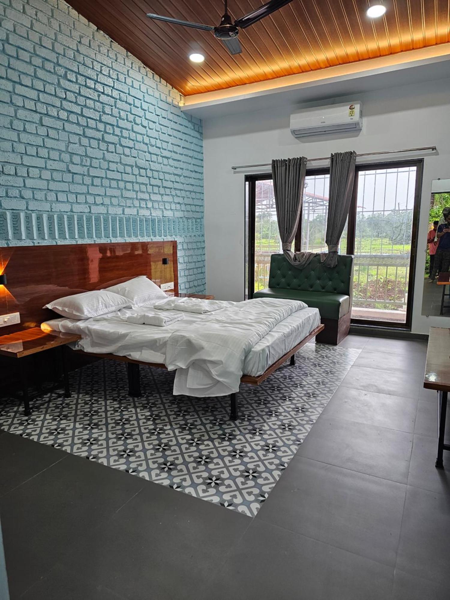 Hotel Mahalakshmi Agro Tourism Poinad Exterior foto